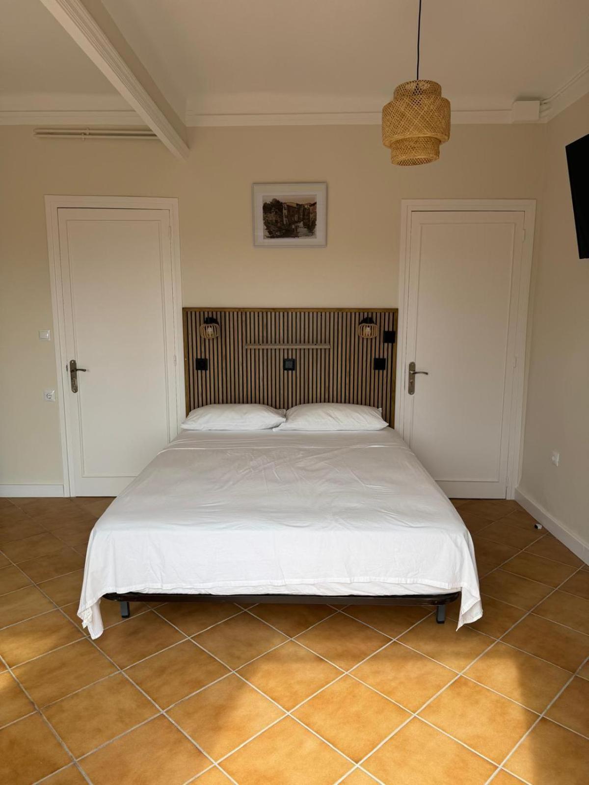 Hostal Restaurant Casa Comaulis La Vajol ภายนอก รูปภาพ
