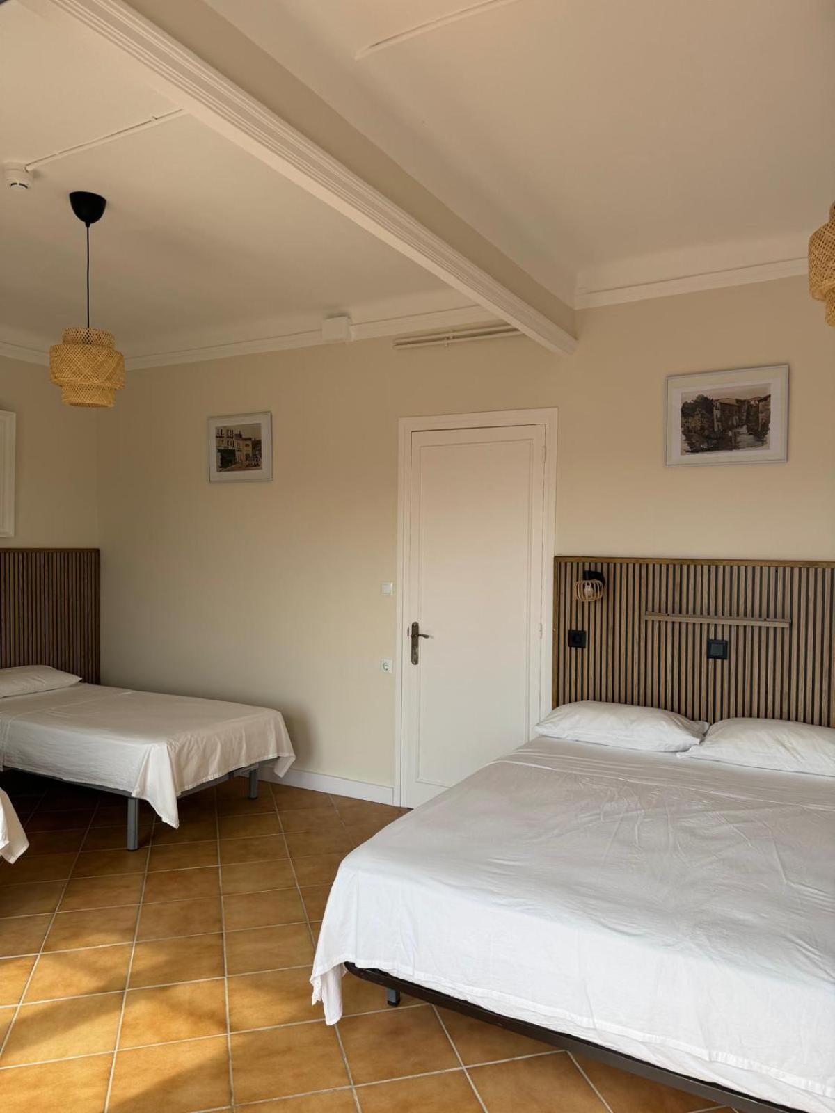 Hostal Restaurant Casa Comaulis La Vajol ภายนอก รูปภาพ