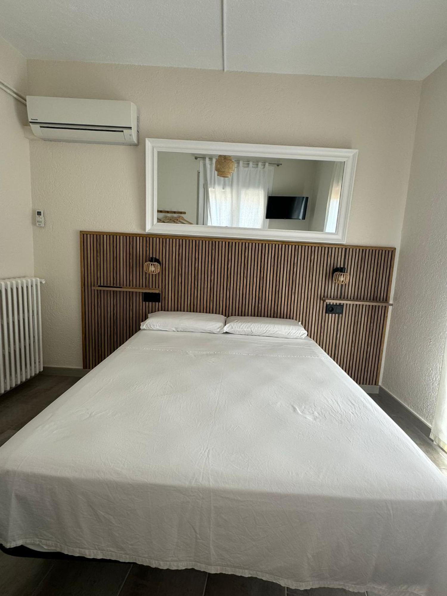 Hostal Restaurant Casa Comaulis La Vajol ภายนอก รูปภาพ