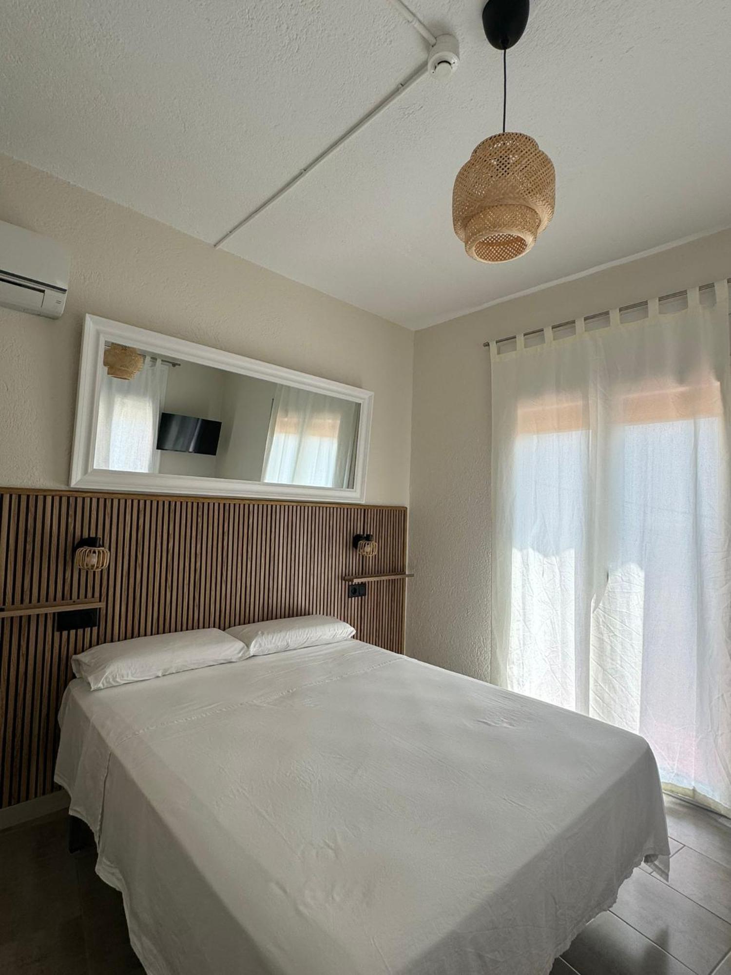 Hostal Restaurant Casa Comaulis La Vajol ภายนอก รูปภาพ