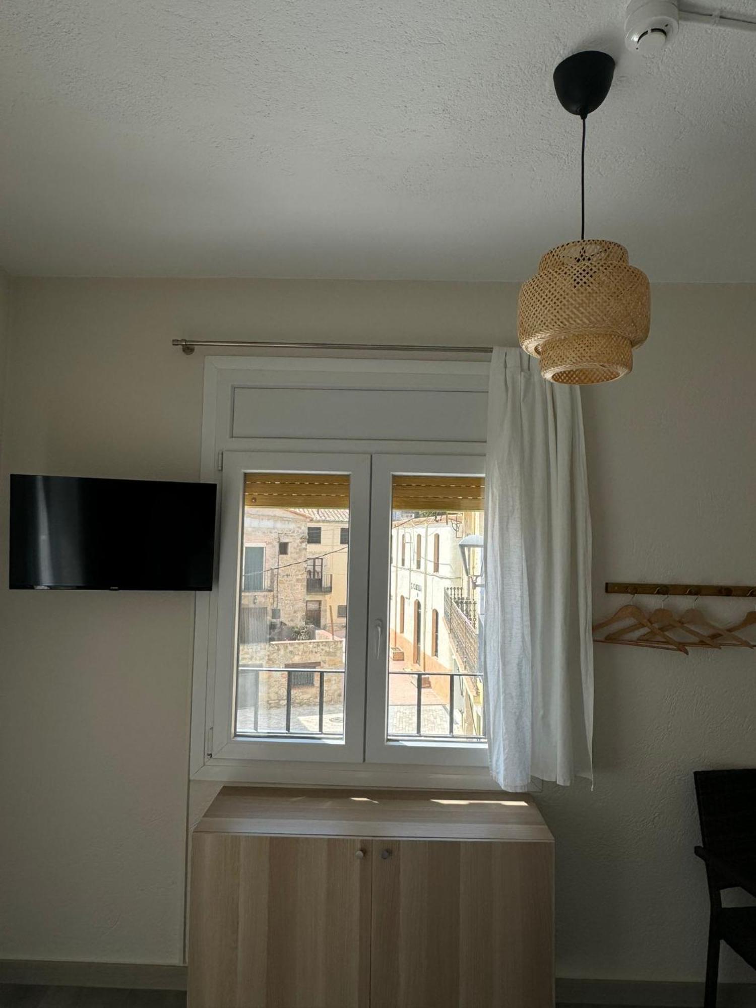 Hostal Restaurant Casa Comaulis La Vajol ภายนอก รูปภาพ